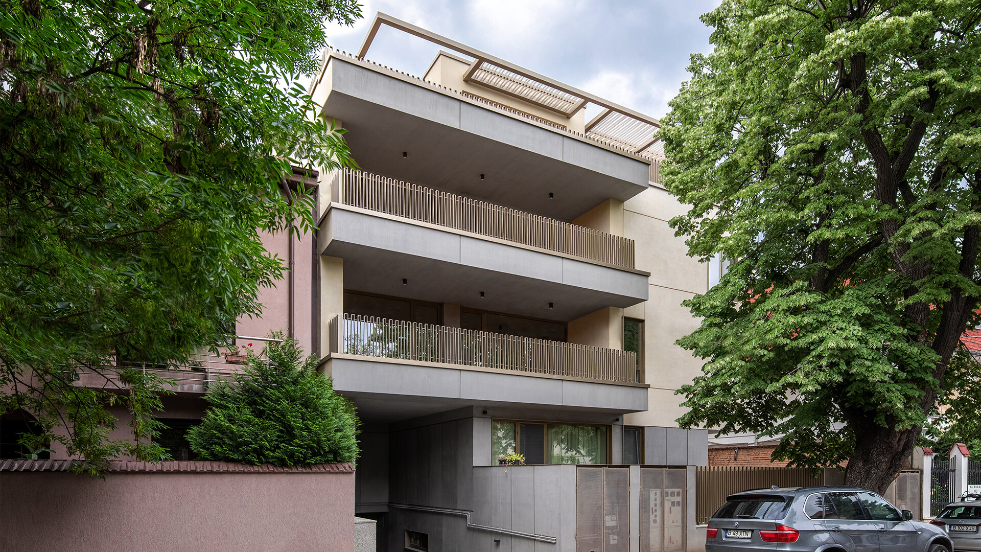 Apartment building on Av. Mircea Zorileanu Street2020