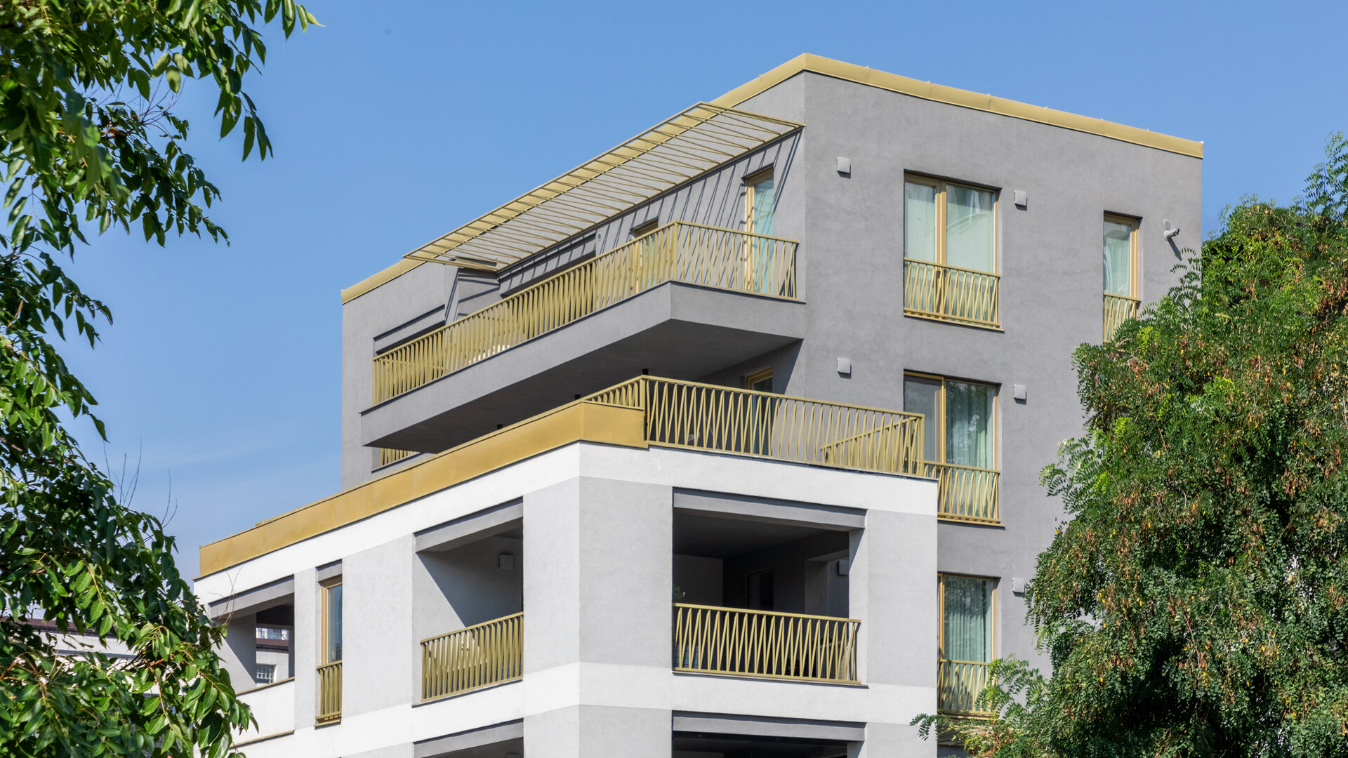 Apartment Building on Papiu Ilarian Street / Ilarian Urban Living