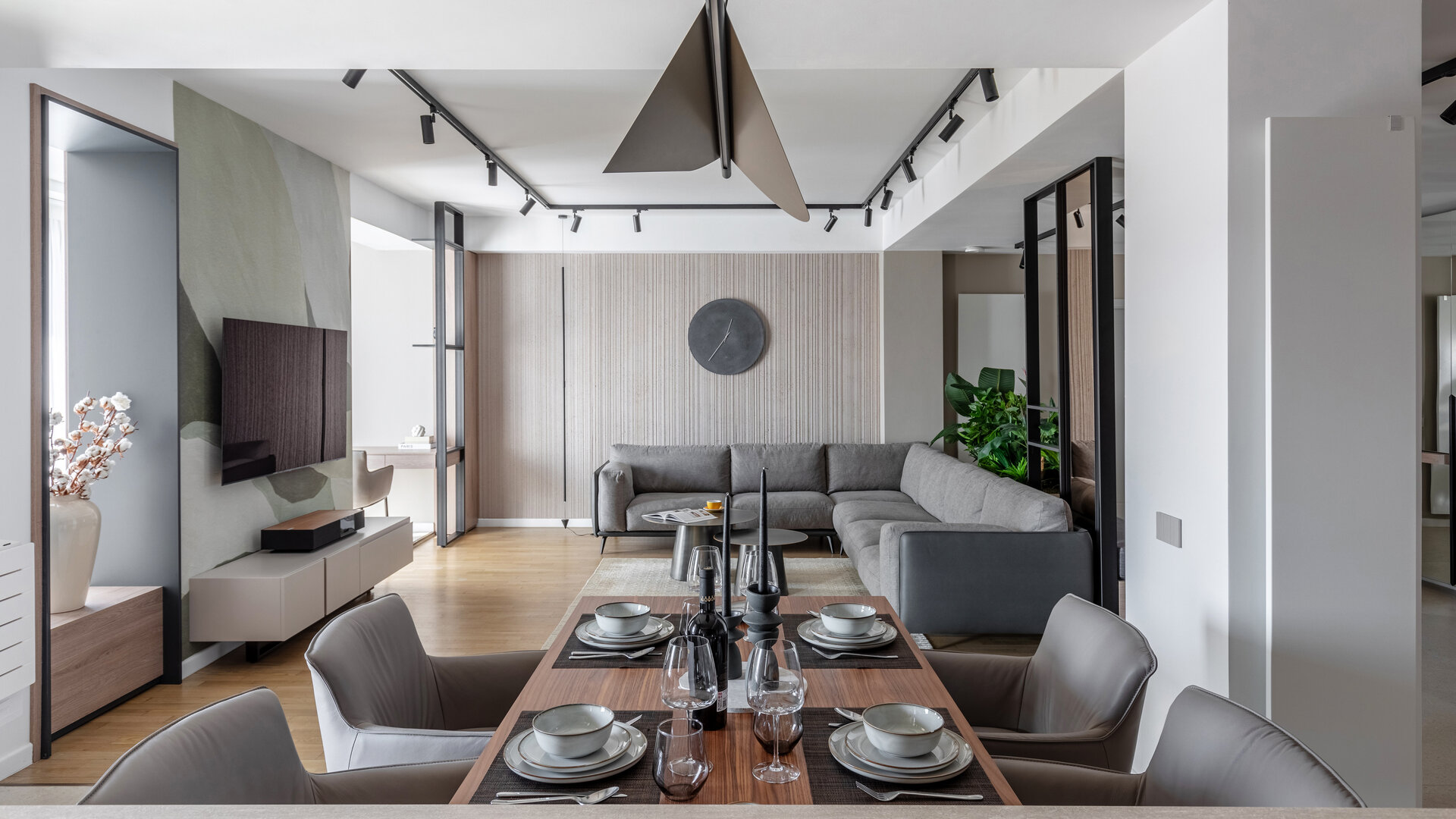 Uptown Haven – An Urban Refuge of Sophistication and Comfort