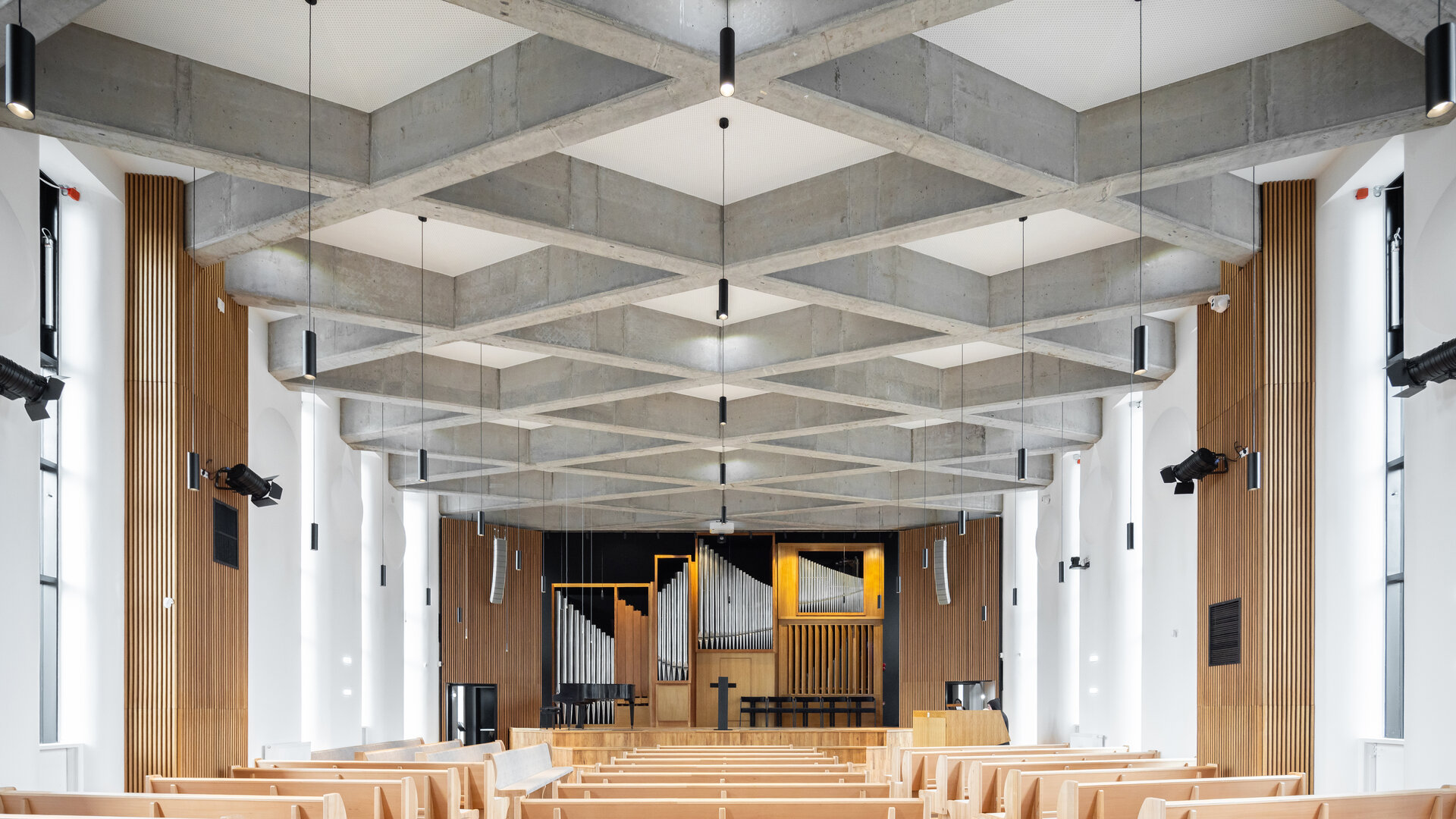 Labirint – Biserică și școală în centru comunitar urban