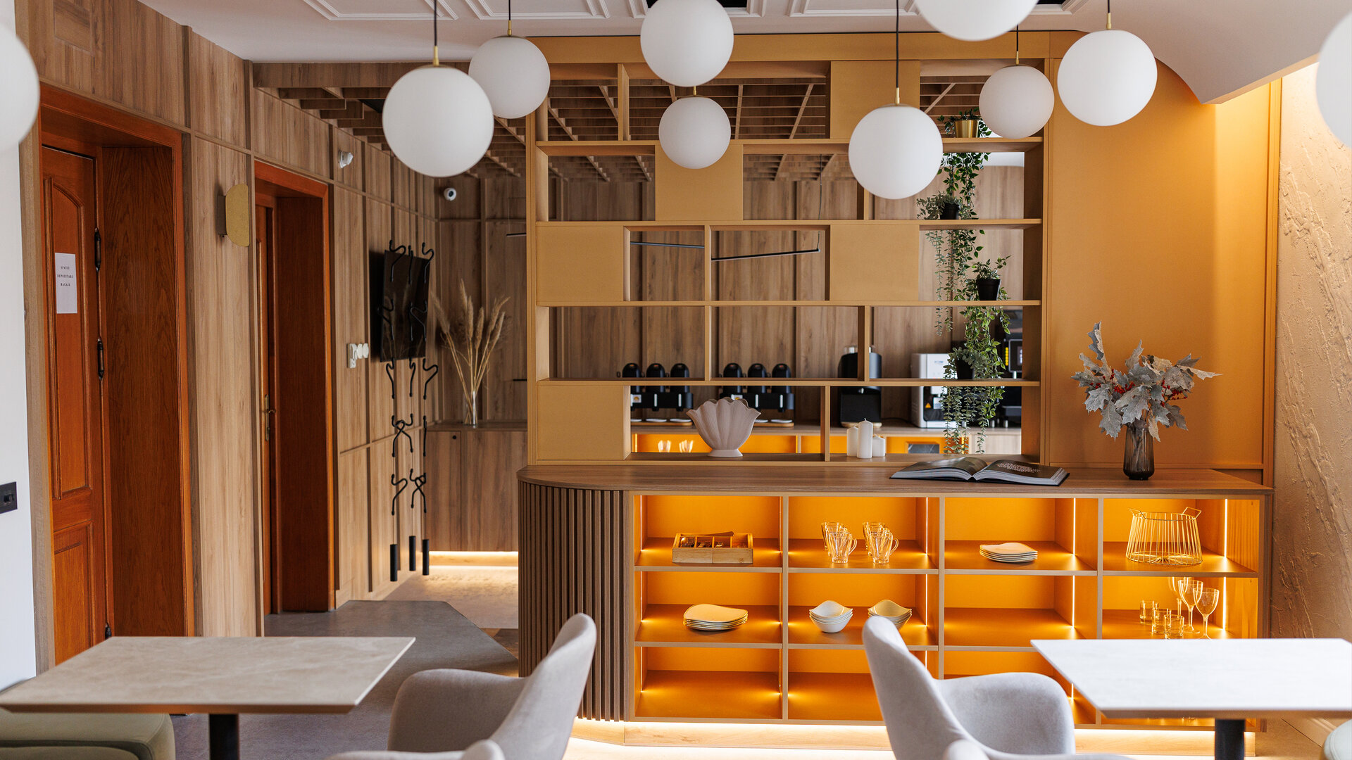 Hotel B