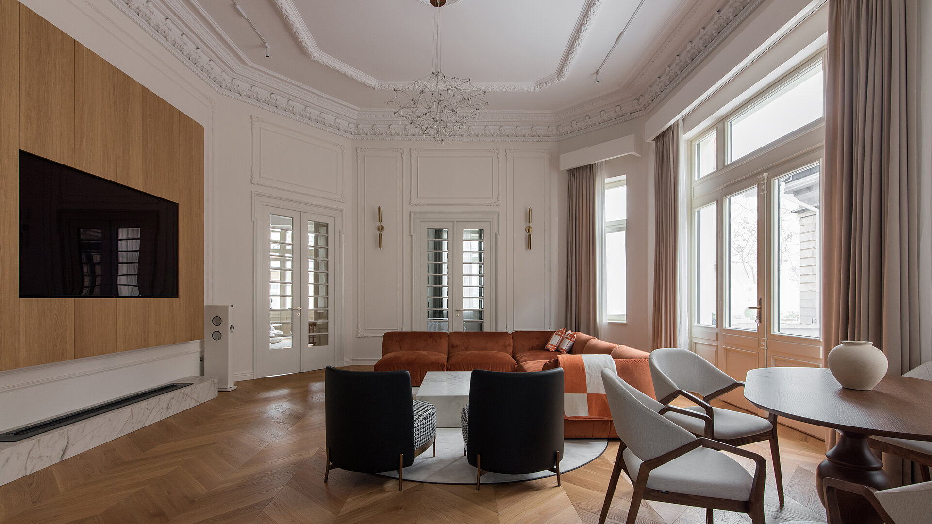 Apartment in interwar villa