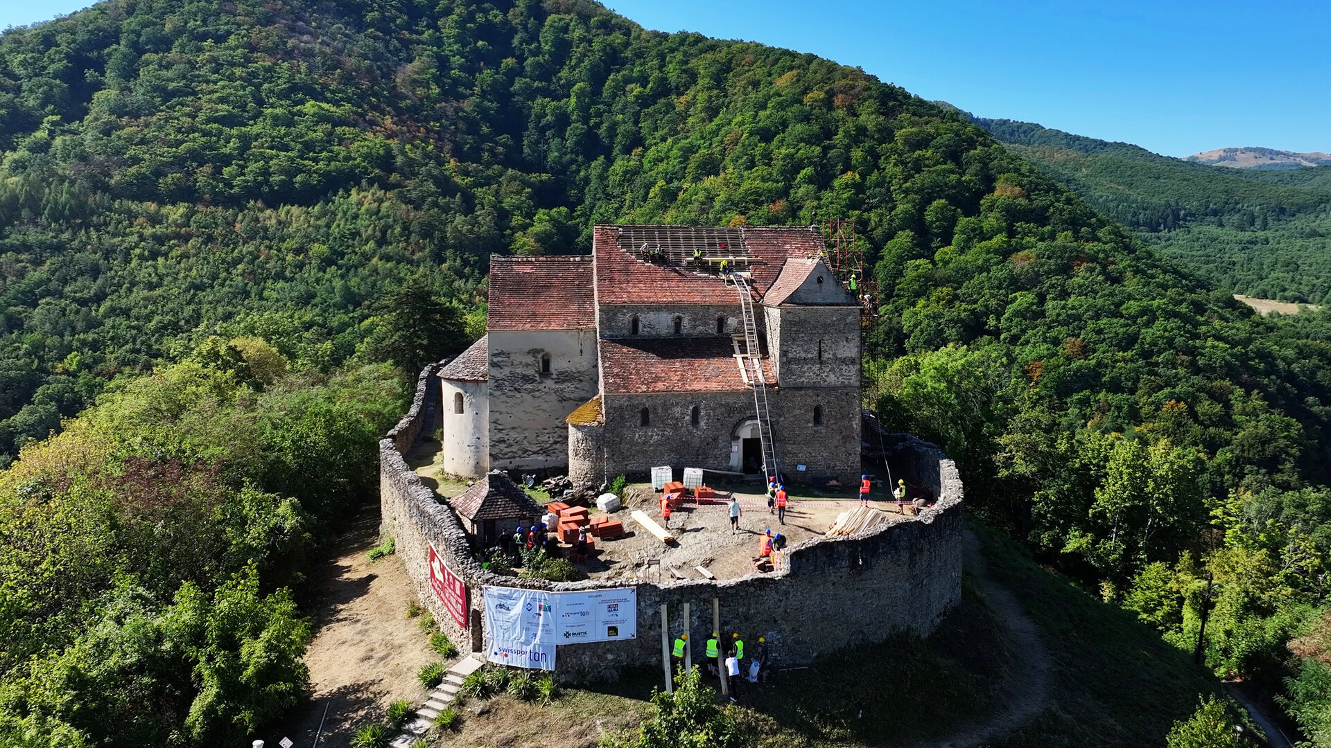 Un acoperiș pentru Sf. Mihail / Ein Dach für die Burgkirche